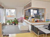 介護施設の受付と廊下