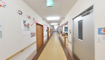 介護施設内部の廊下