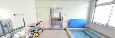 介護施設のリハビリテーション室風景