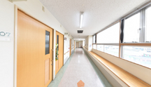 広々とした施設の内部