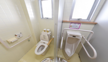介護施設内の清潔なトイレ空間