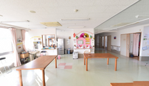 介護施設の共用リビングエリア