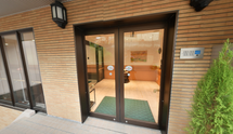 介護施設の入口付近の景観