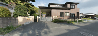 介護施設の外観と通り