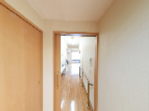 明るい廊下のパノラマ