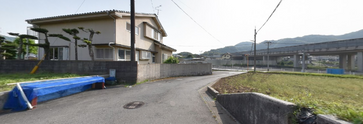 住宅街を囲む自然の景色