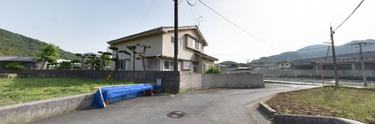 住宅街に囲まれた道