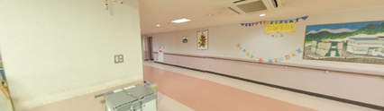 介護施設内のきれいな共用ラウンジ