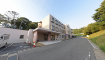 清潔感ある施設の駐車スペース