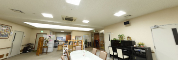 ケア施設の共有リビング空間