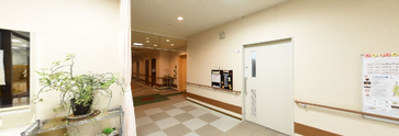 清潔で開放的な介護施設内部