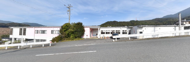落ち着いた街の一角の景色