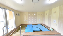 広々とした介護用浴室