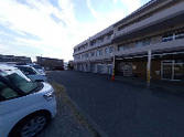 介護施設の敷地と駐車場