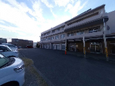広々とした施設駐車場