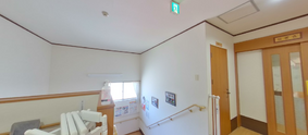明るいエレベーターホール