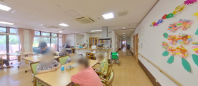 活気ある居間の仕事場