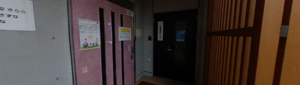 介護施設の受付付近と周辺環境