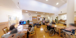 温かみのある介護施設内部