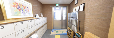 介護職場の受付エリアと通路