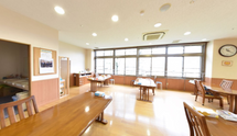 清潔感溢れる社員用食堂スペース