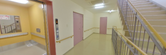 介護施設の廊下と階段