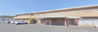 明るい介護施設とその周辺