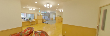 介護施設の居間と通路
