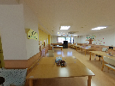 明るく広々とした施設内部