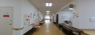 介護施設内部の通路と環境