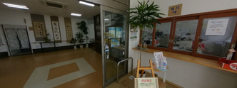 介護施設の広々とした受付