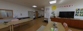 広々とした介護施設内部