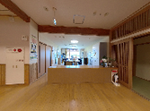ゆったりしたロビーの光景