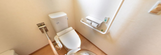 配慮された介護施設のトイレ空間