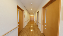 介護施設内の居室と通路