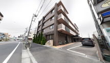 都市部の介護施設の外観写真