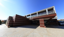 ゆったりした介護施設の中庭