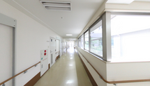 広々とした介護施設の内部