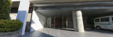 介護施設の入り口と外観