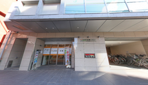 明るい街角の介護施設