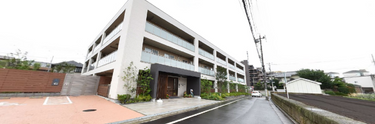 清潔感あふれる介護施設の外観