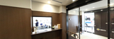 明るく広々とした施設受付