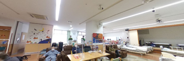 共用スペースでのケアの風景