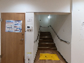 明るい廊下の空間