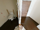 広いトイレの出入口  