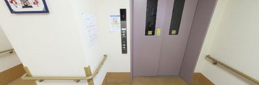 介護施設の居心地の良い廊下