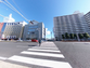都市部の交差点風景