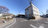 住宅街に囲まれた交差点