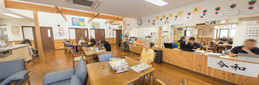 介護職員が働く施設内部