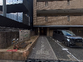 通りに面した建物